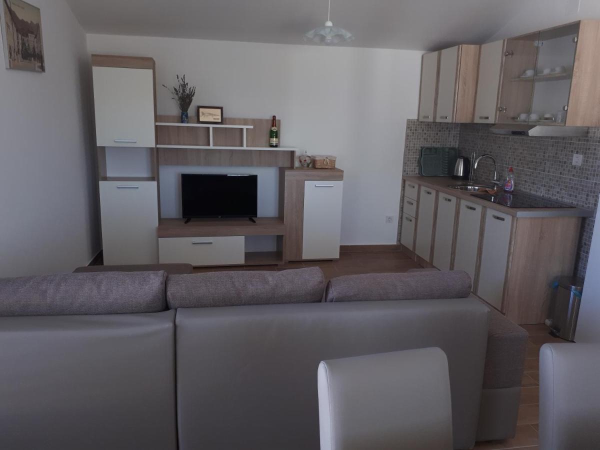 Apartmani Andrea Karlobag Eksteriør bilde