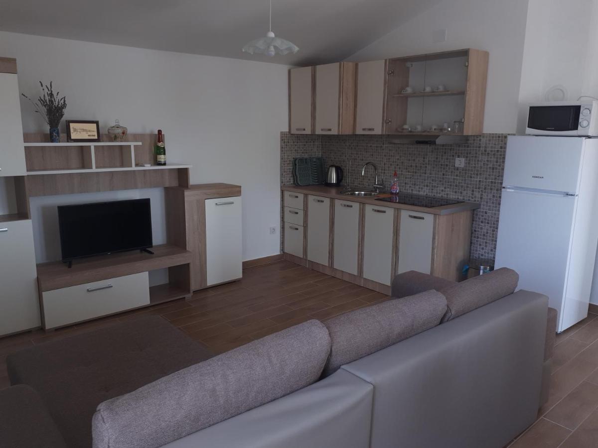 Apartmani Andrea Karlobag Eksteriør bilde