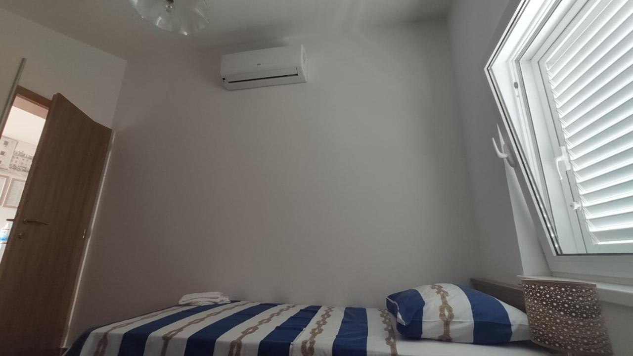 Apartmani Andrea Karlobag Eksteriør bilde